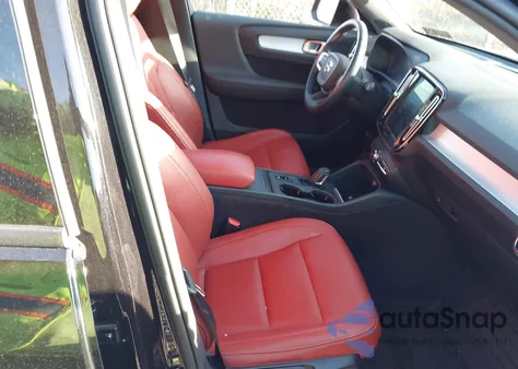 2019 Volvo Xc40 T5 Momentum/T5 R-Design z USA, uszkodzony, nr VIN YV4162XZ9K2019430